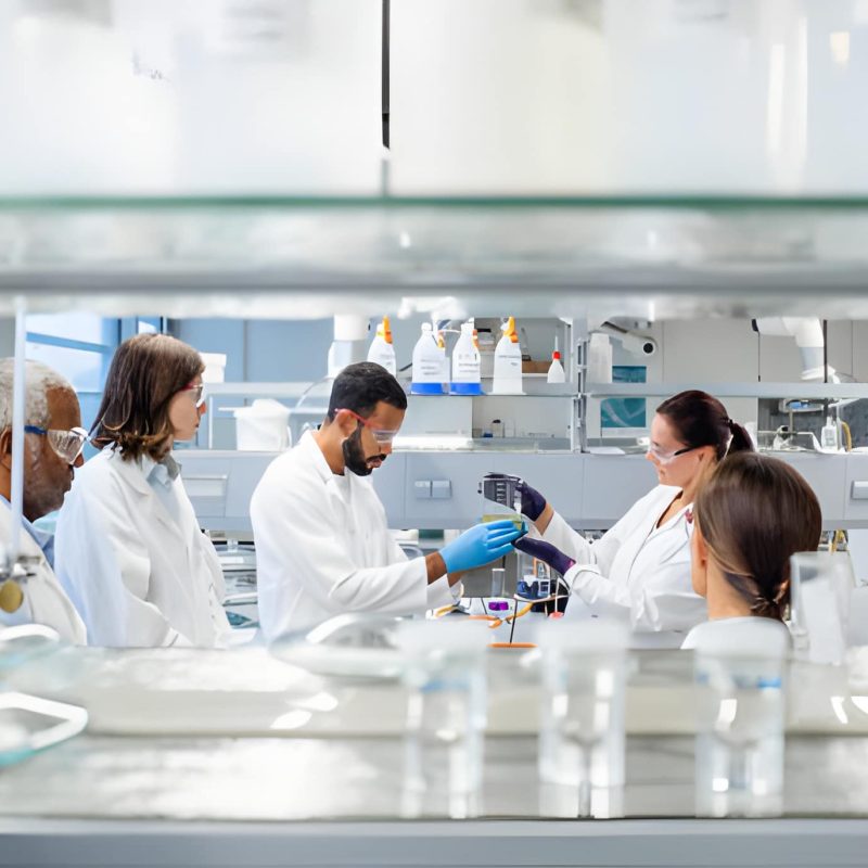 scientists-working-in-the-laboratory